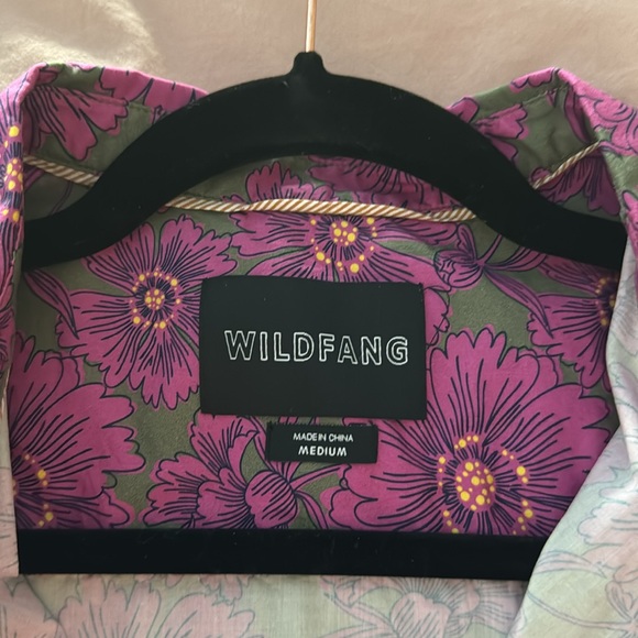 NWOT Wildfang Essential Button Up - Size Medium - Picture 7 of 7